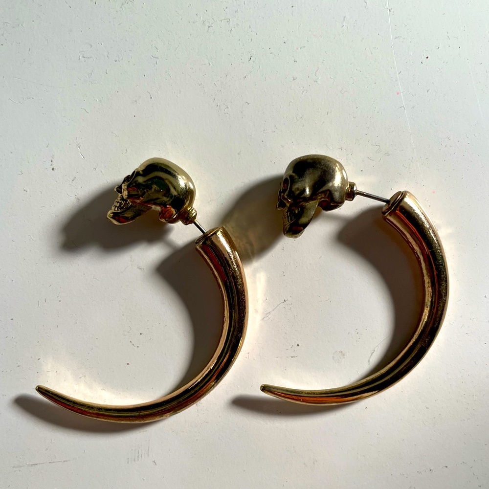Skull earrings- so cool - worn once